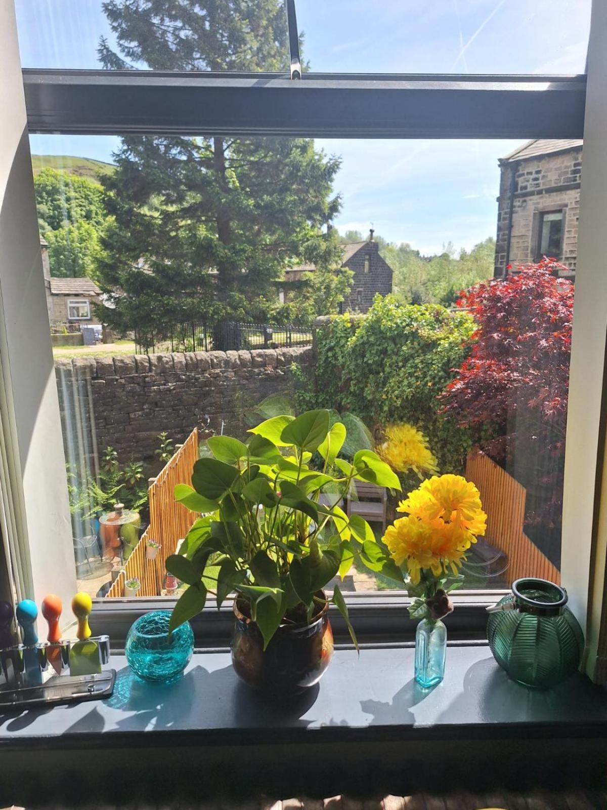 Todmorden Bed & Breakfast - The Toothless Mog Walsden Exteriör bild