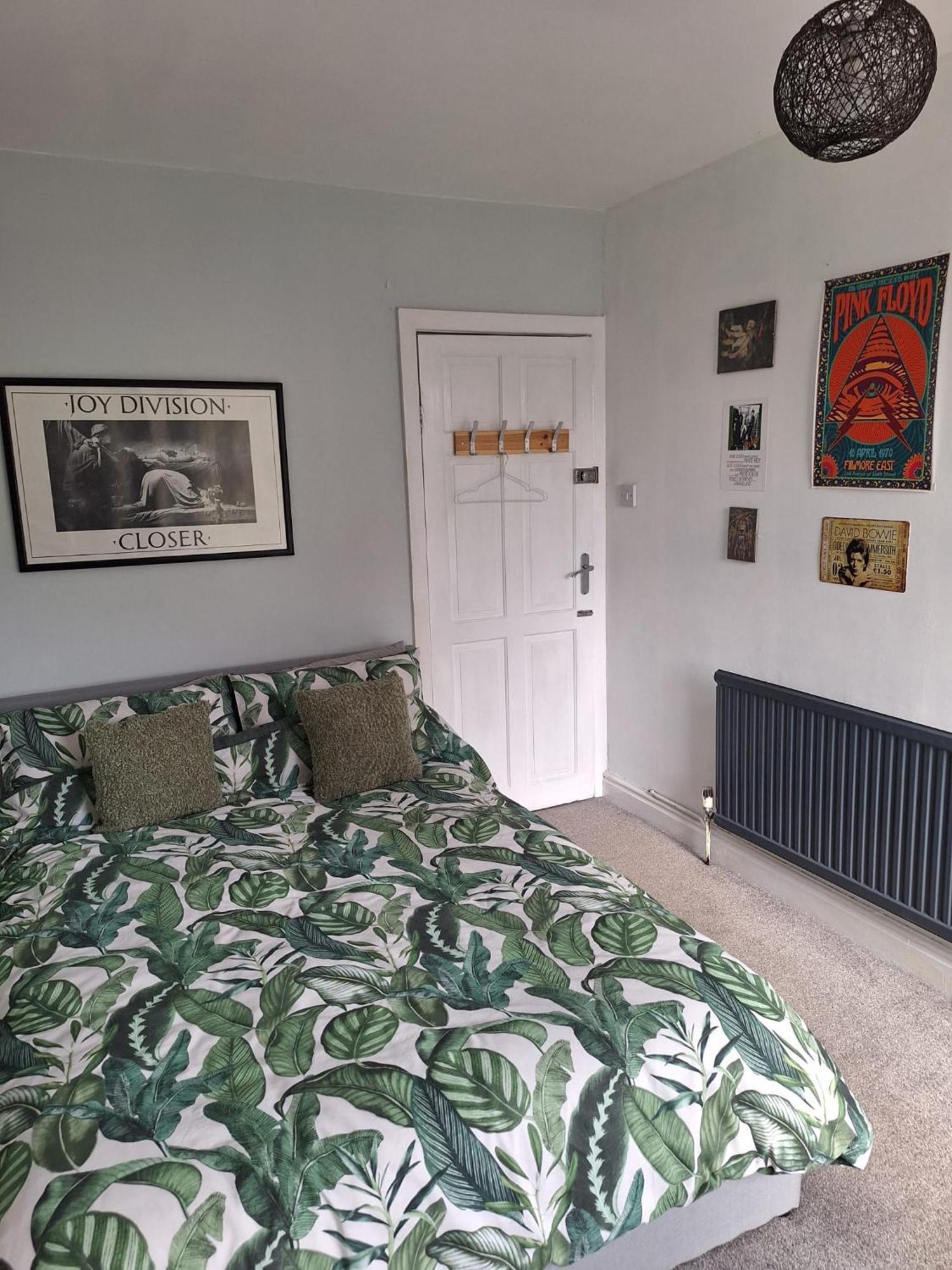 Todmorden Bed & Breakfast - The Toothless Mog Walsden Exteriör bild