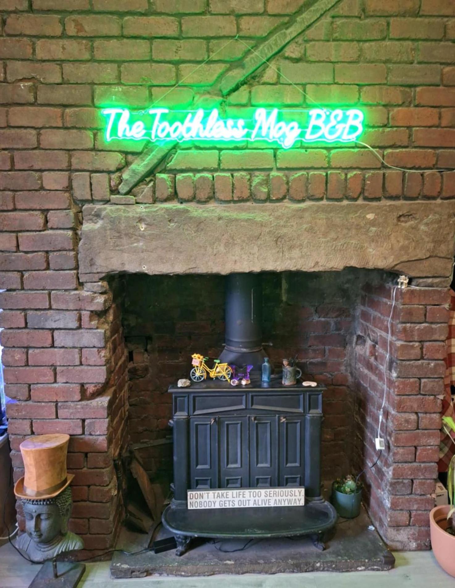 Todmorden Bed & Breakfast - The Toothless Mog Walsden Exteriör bild